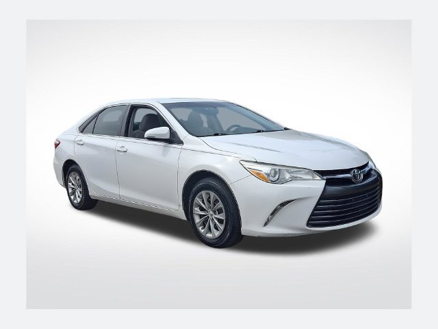 Used 2015 Toyota Camry LE FWD image 1