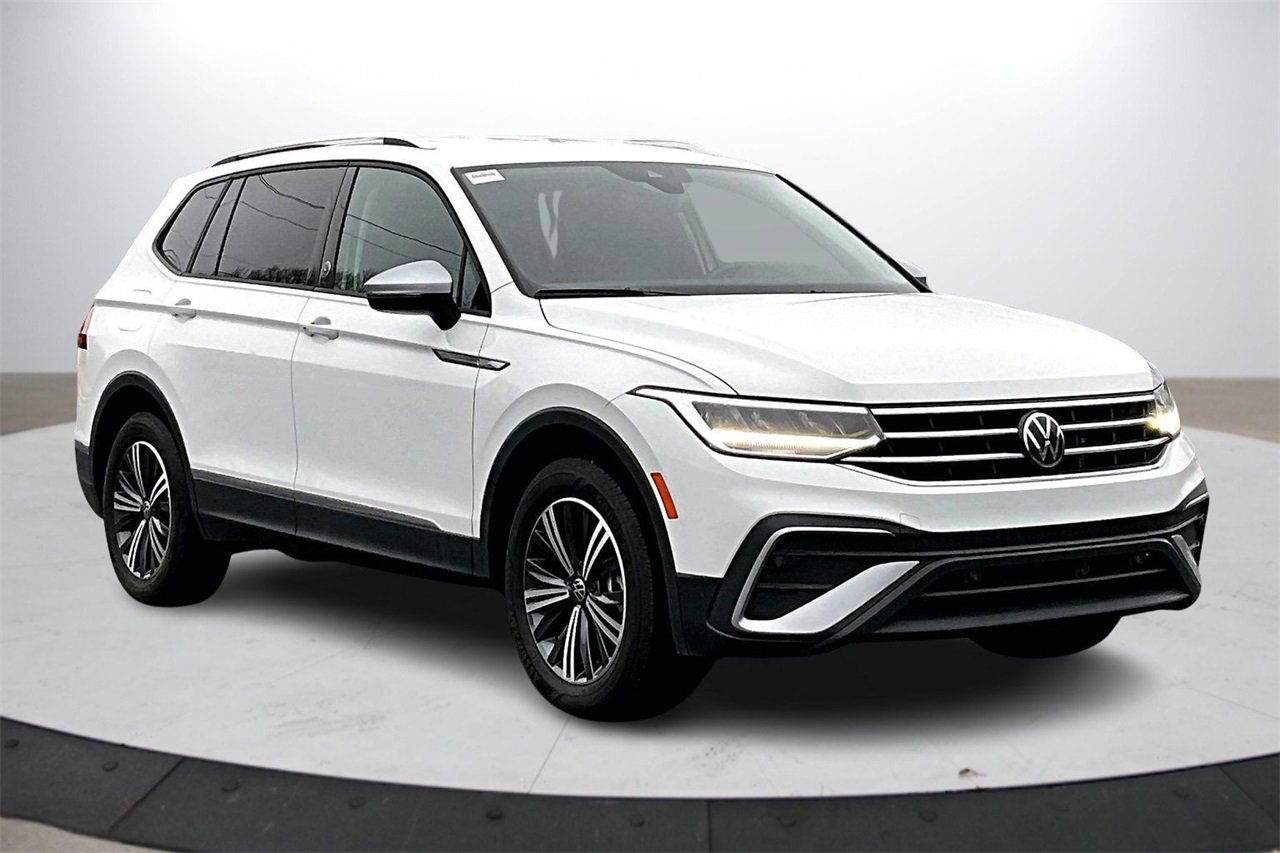 Used 2024 Volkswagen Tiguan SE image 2