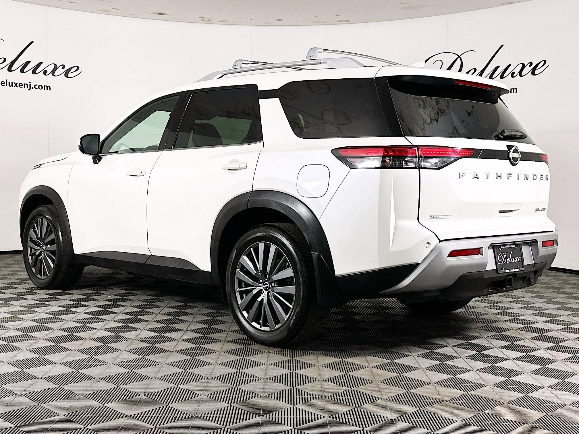 Used 2024 Nissan Pathfinder SL w/ SL Premium Package image 4