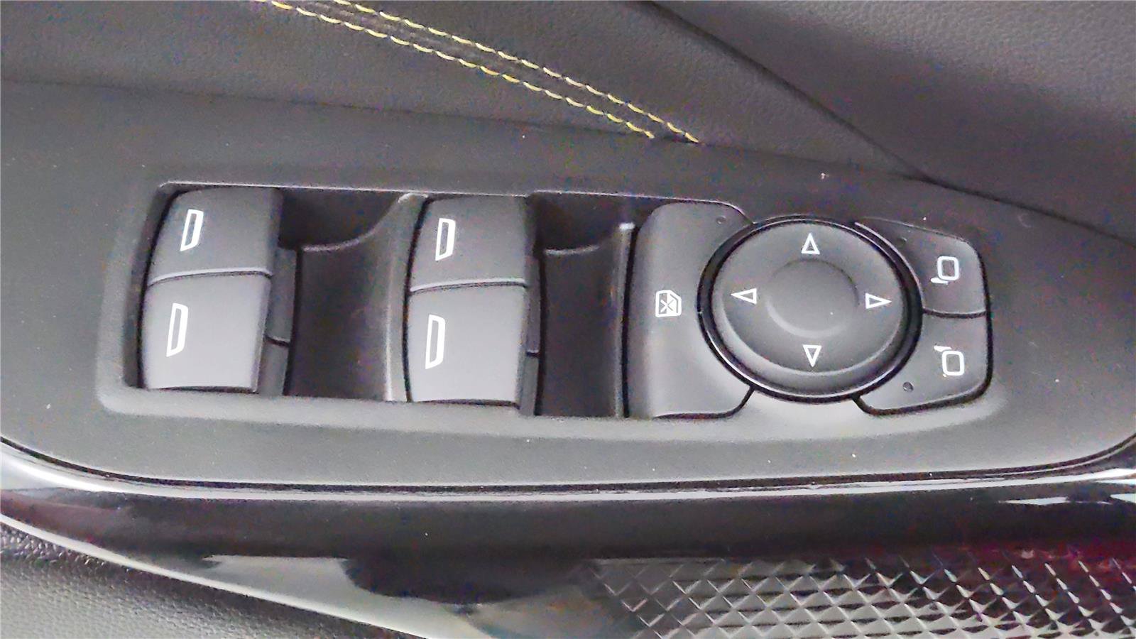Used 2026 Chevrolet Trax LT w/ LT Convenience Package FWD image 11
