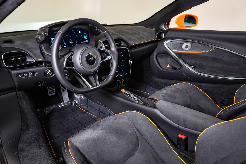 Used 2026 McLaren Artura Spider RWD image 25