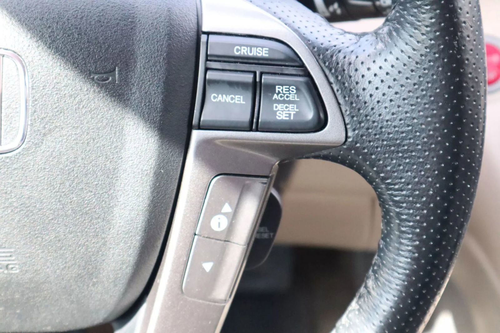 Used 2015 Honda Odyssey Touring image 25