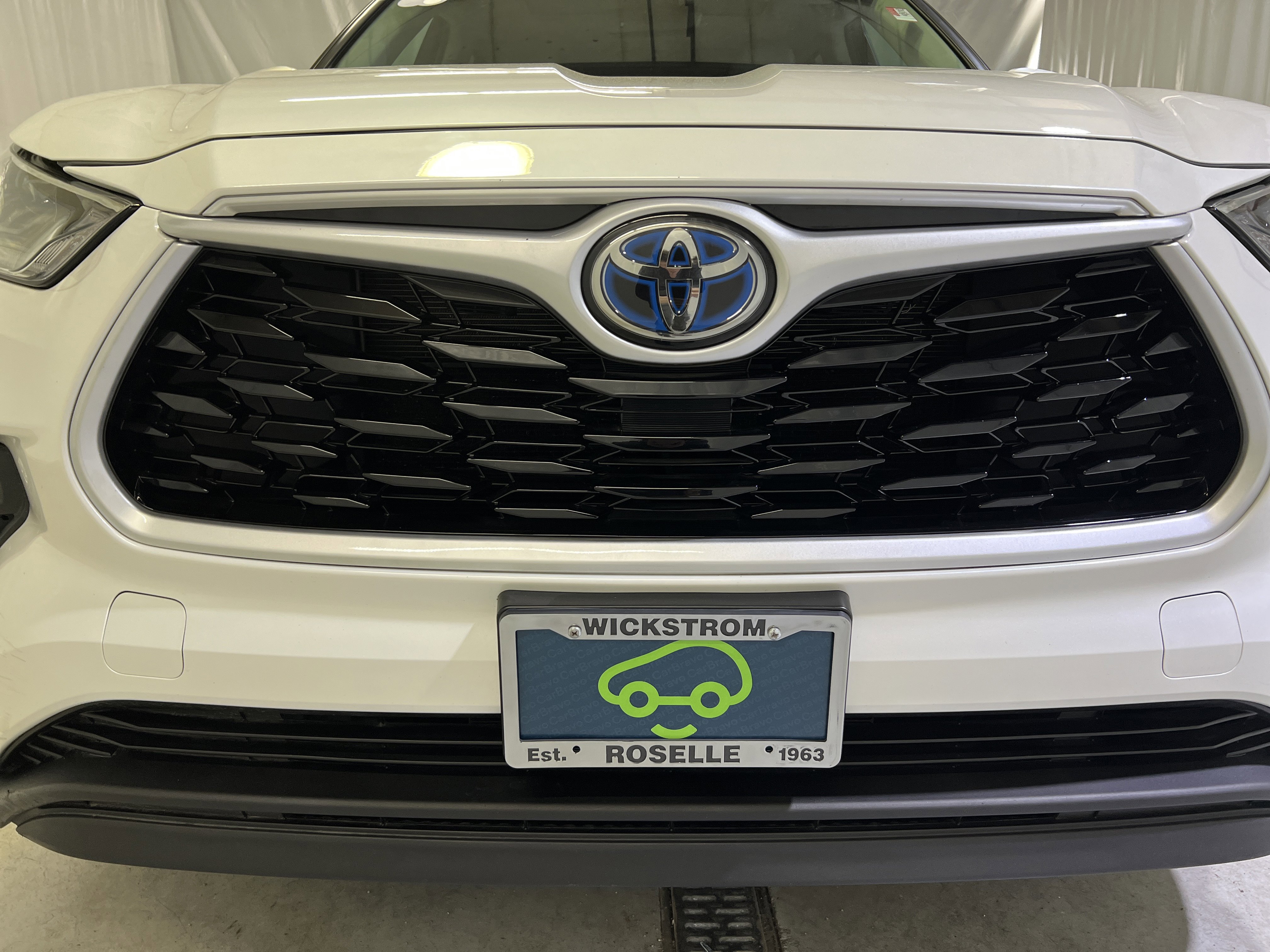 Used 2021 Toyota Highlander XLE AWD/4WD image 4