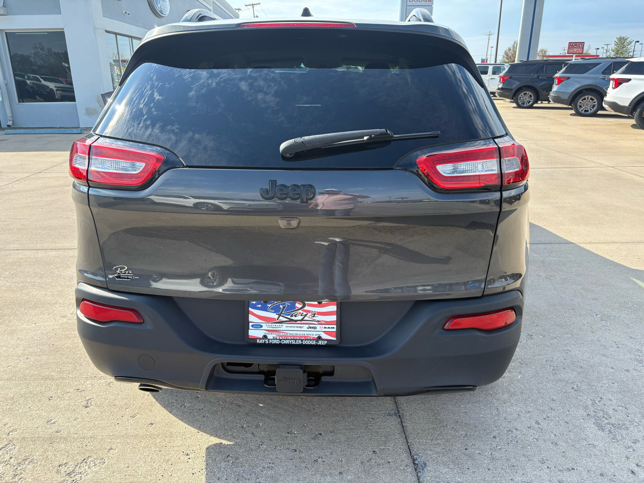 Used 2016 Jeep Cherokee Latitude image 5