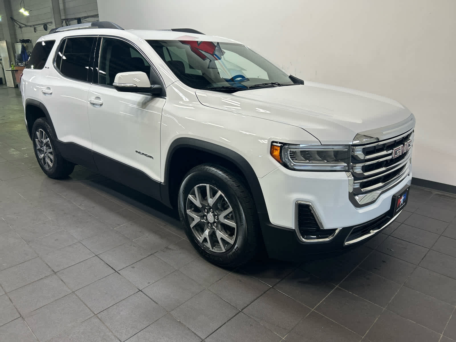 Used 2023 GMC Acadia SLE w/ Driver Convenience Package AWD/4WD image 2