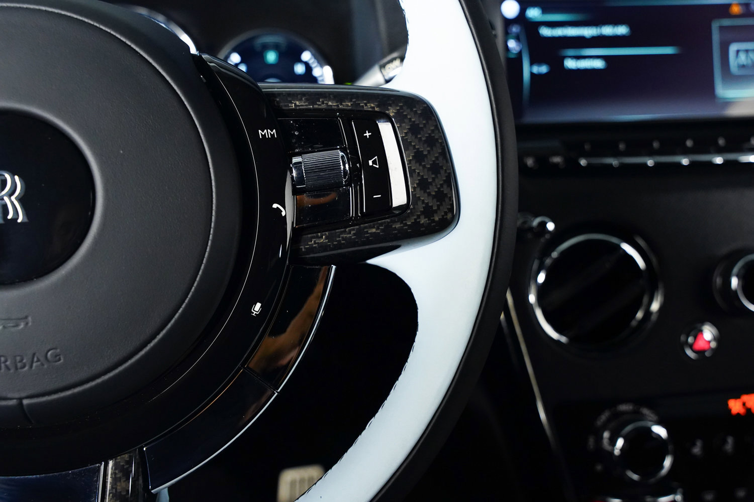 Used 2024 Rolls-Royce Cullinan Black Badge image 40