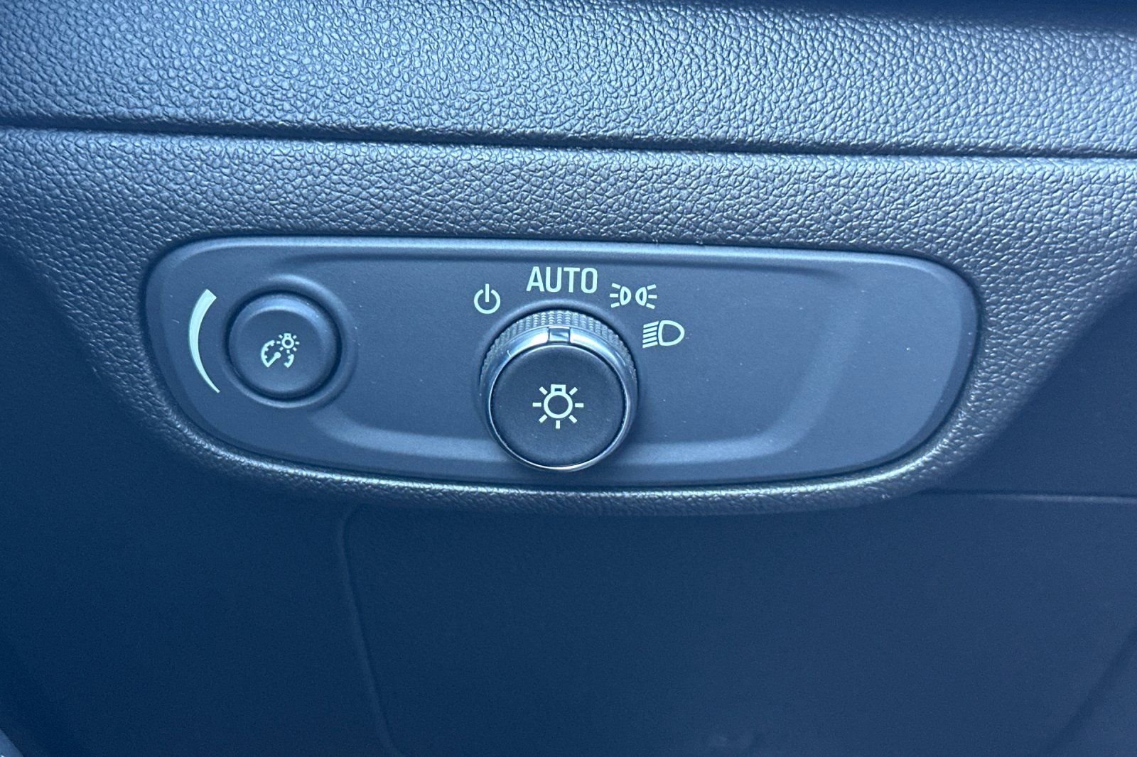 Used 2022 Chevrolet Bolt EUV Premier w/ Super Cruise Package image 41