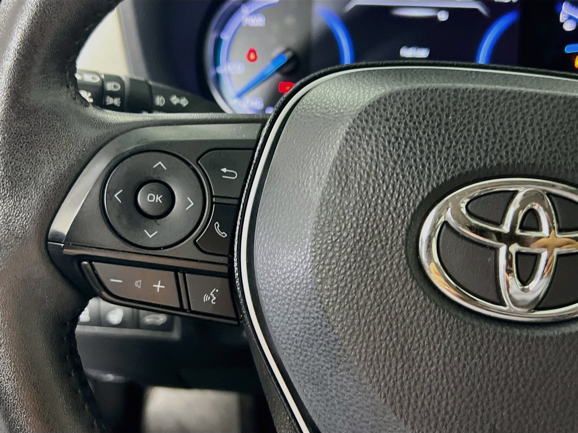 Used 2021 Toyota RAV4 Limited AWD/4WD image 18