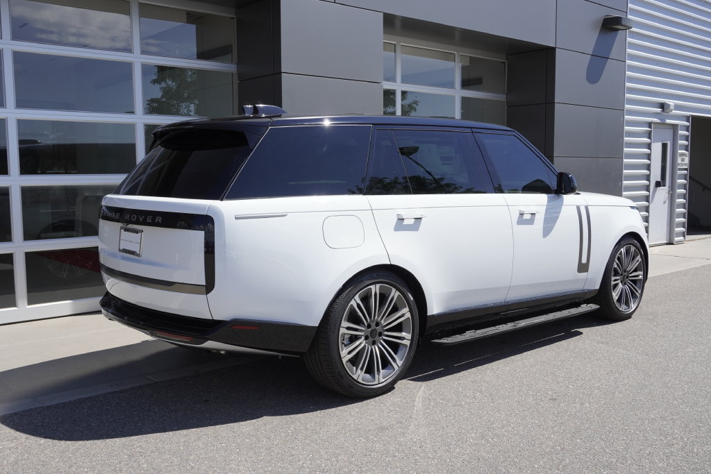 New 2026 Land Rover Range Rover Long Wheelbase SE AWD/4WD image 4