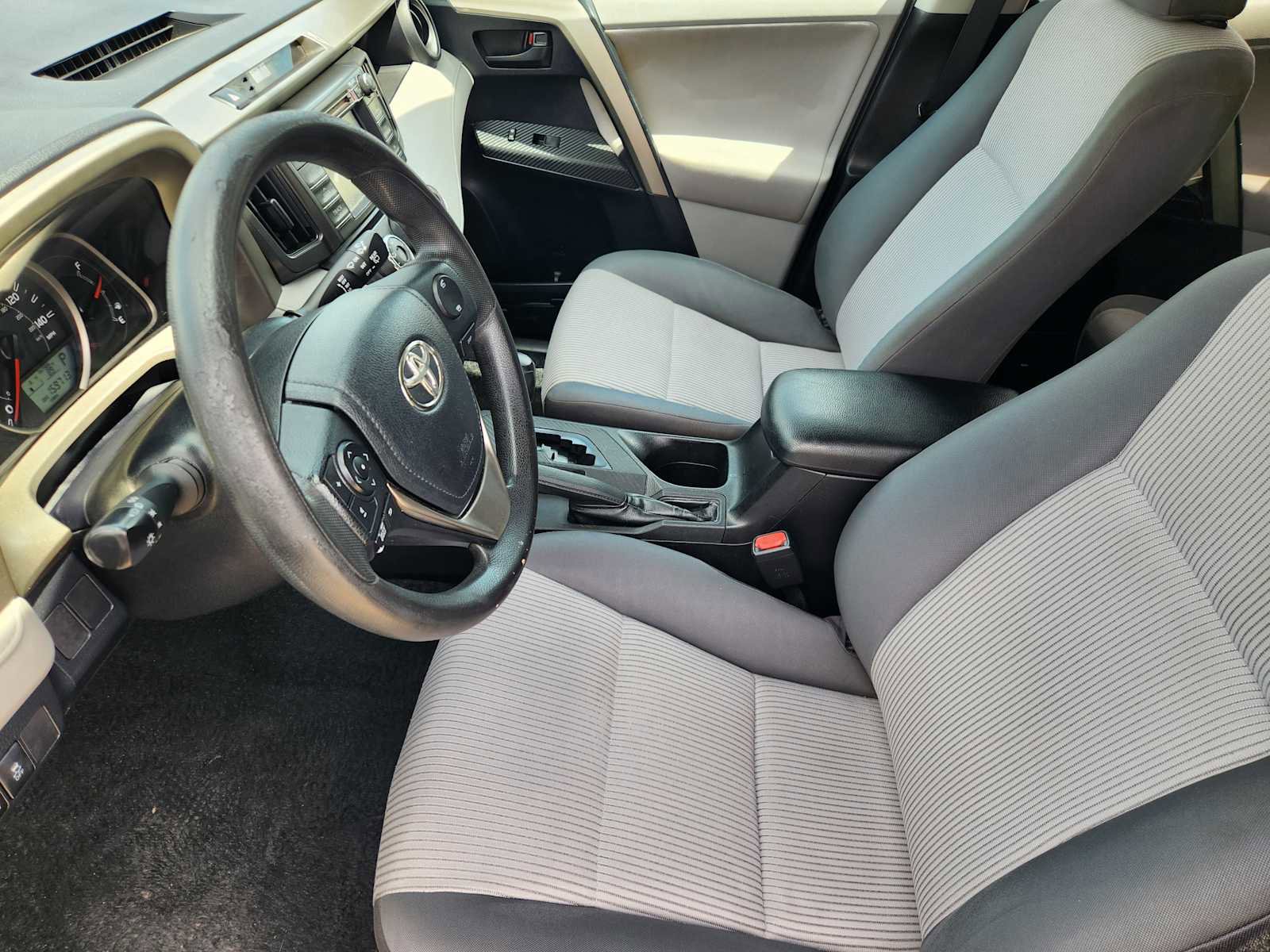 Used 2013 Toyota RAV4 LE FWD image 12