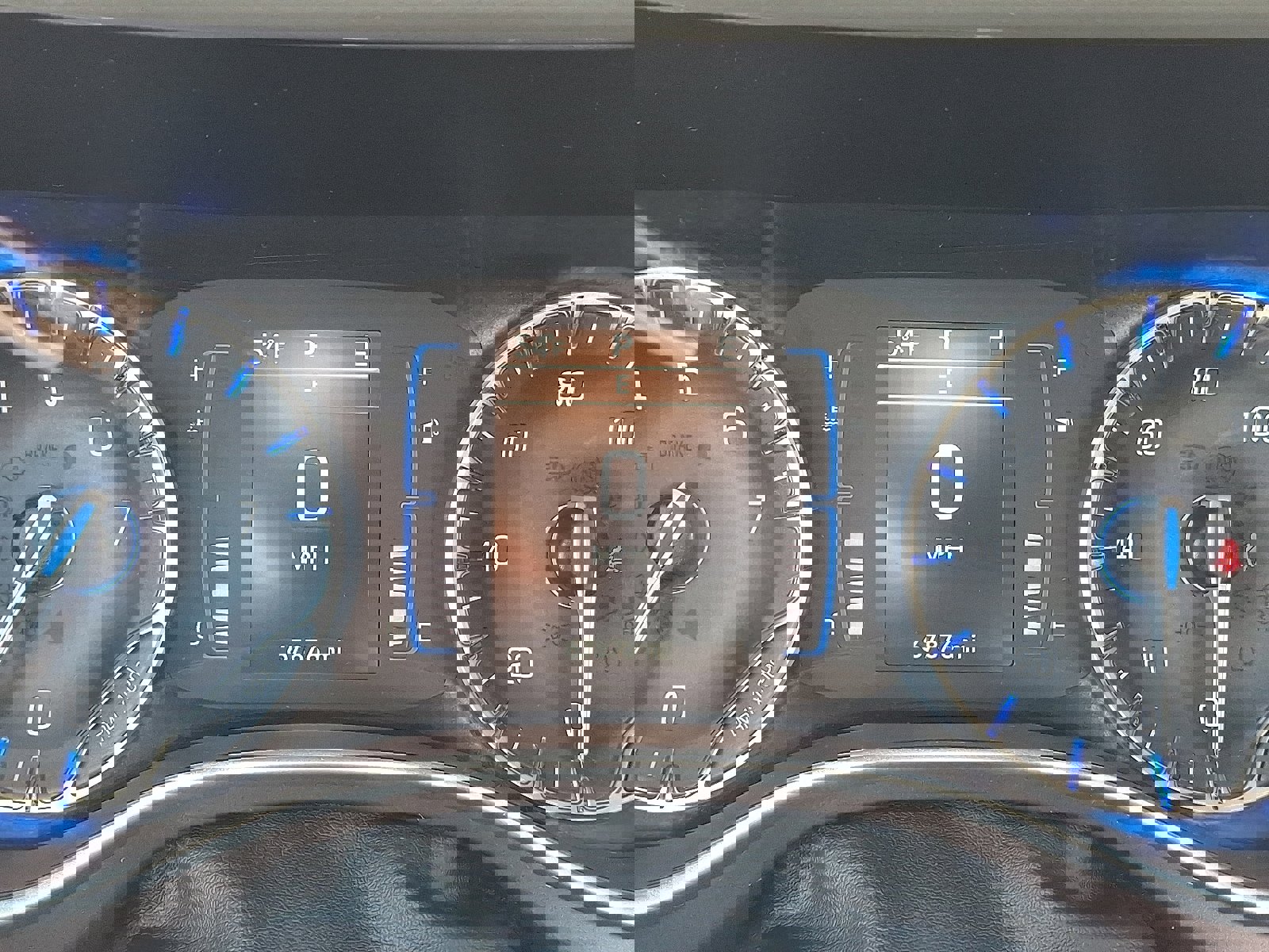 Used 2023 Chrysler Voyager LX image 20