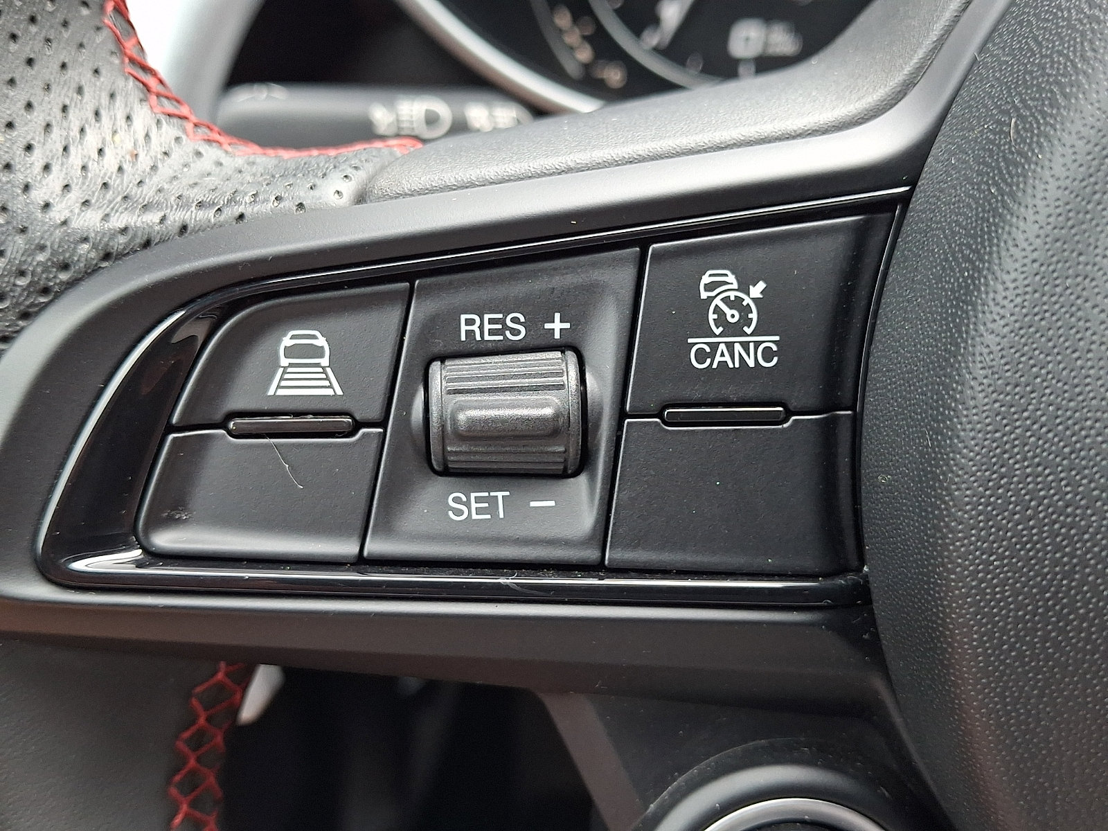Used 2023 Alfa Romeo Giulia Estrema AWD/4WD image 23