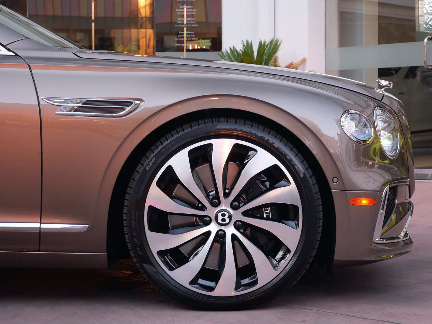 New 2026 Bentley Flying Spur V8 AWD/4WD image 6