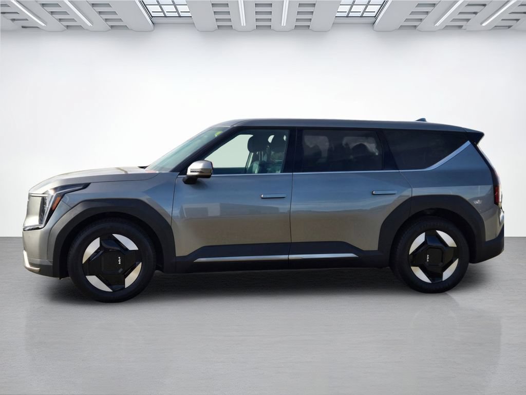 Used 2024 Kia EV9 Light Long Range RWD image 7