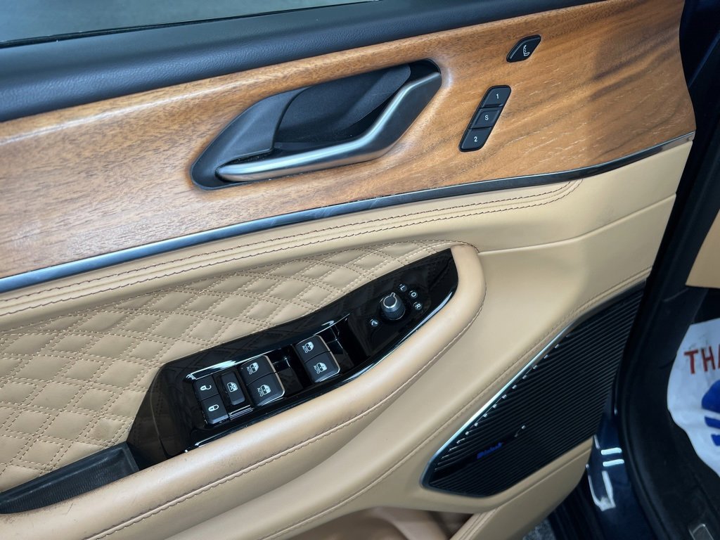 Used 2024 Jeep Grand Cherokee L Summit image 17