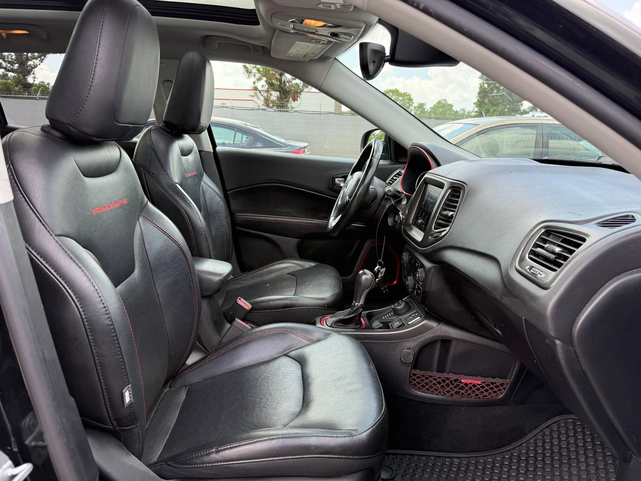 Used 2018 Jeep Compass Trailhawk w/ Leather Interior Group AWD/4WD image 18