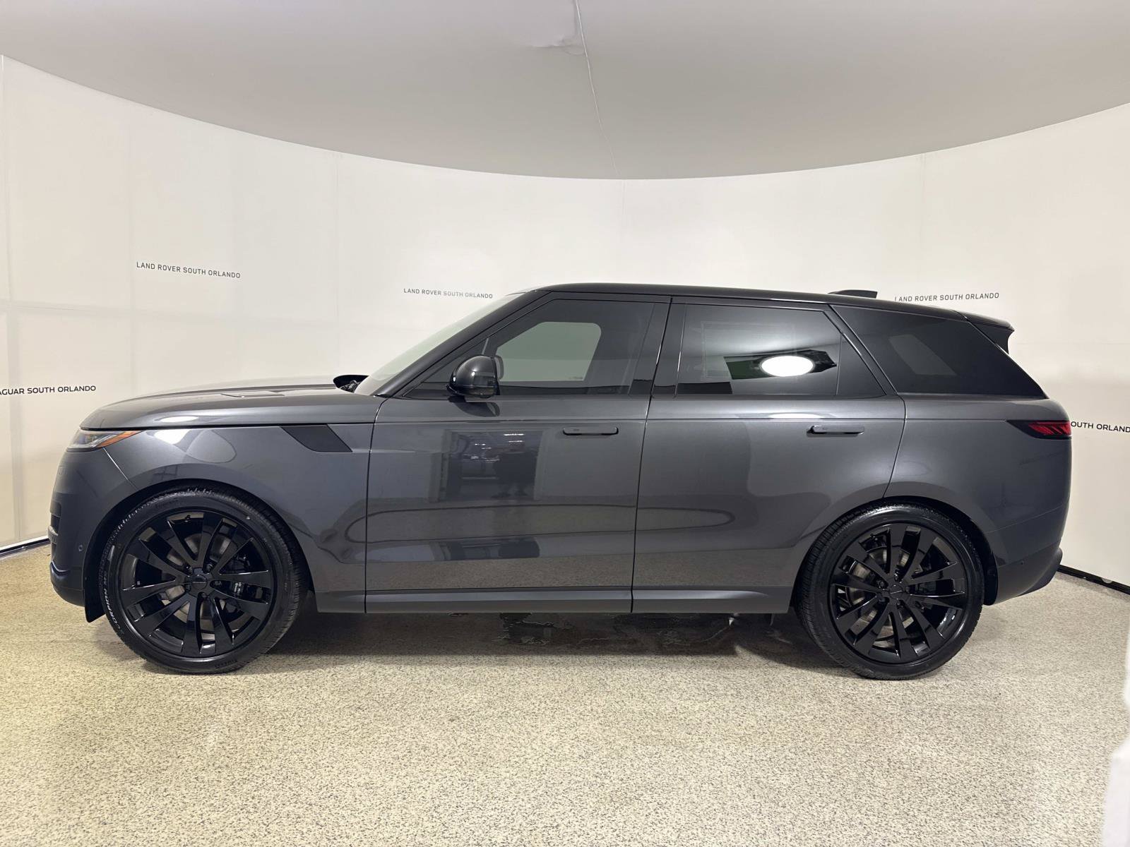 New 2026 Land Rover Range Rover Sport SE AWD/4WD image 2