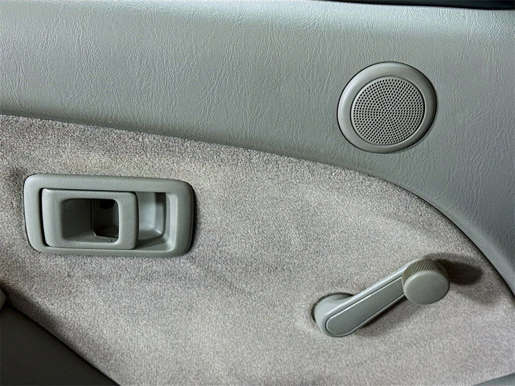 Used 2001 Toyota Tacoma Base image 18