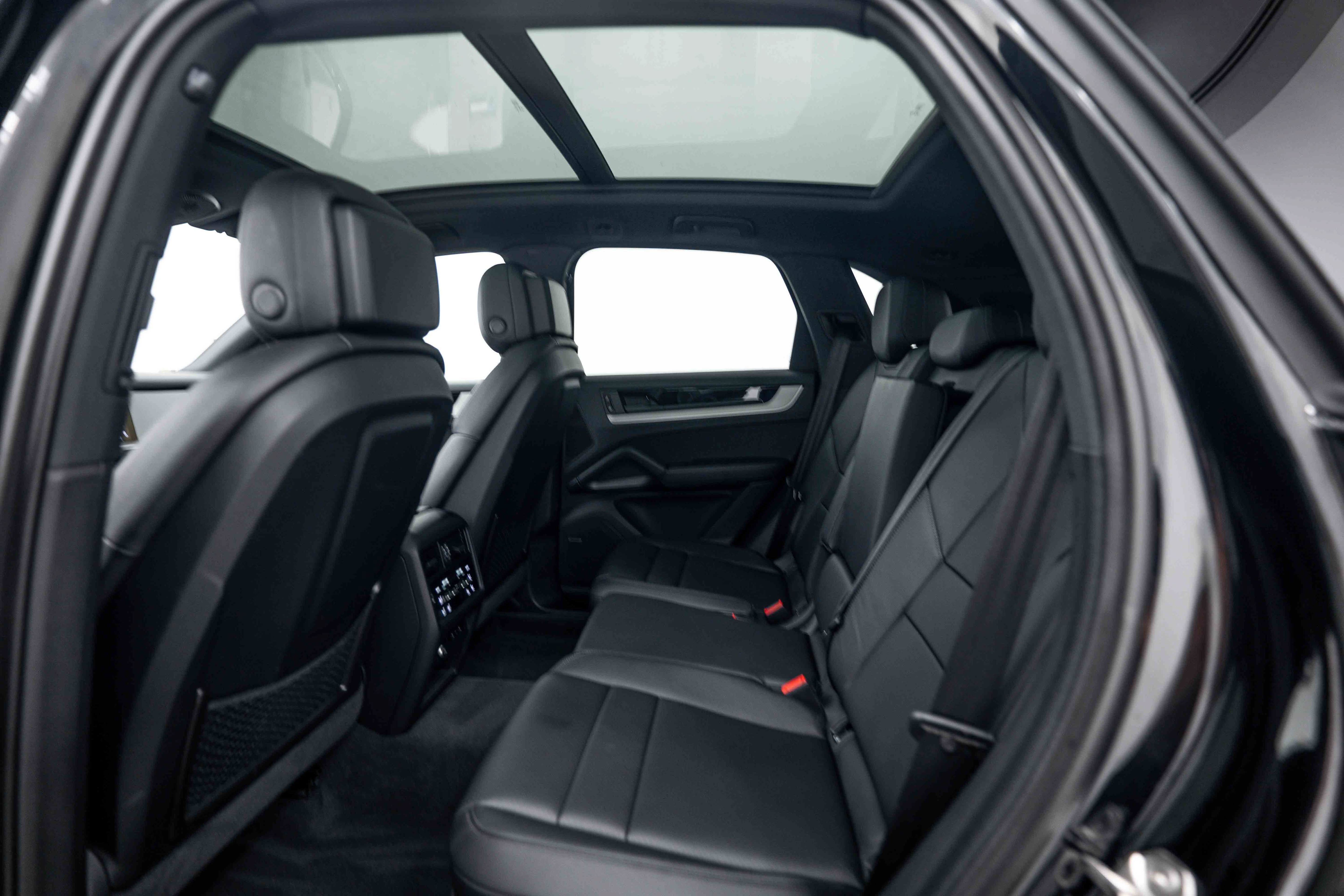 Certified 2026 Porsche Cayenne AWD/4WD image 20