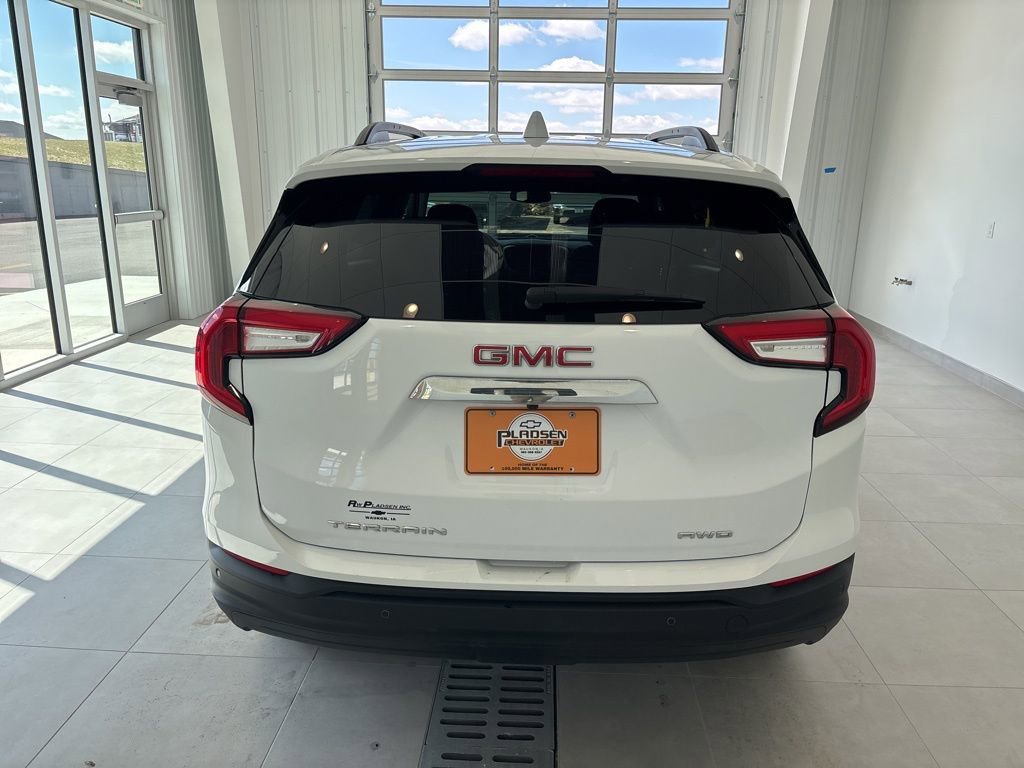 Used 2024 GMC Terrain SLE w/ Driver Convenience Package image 3