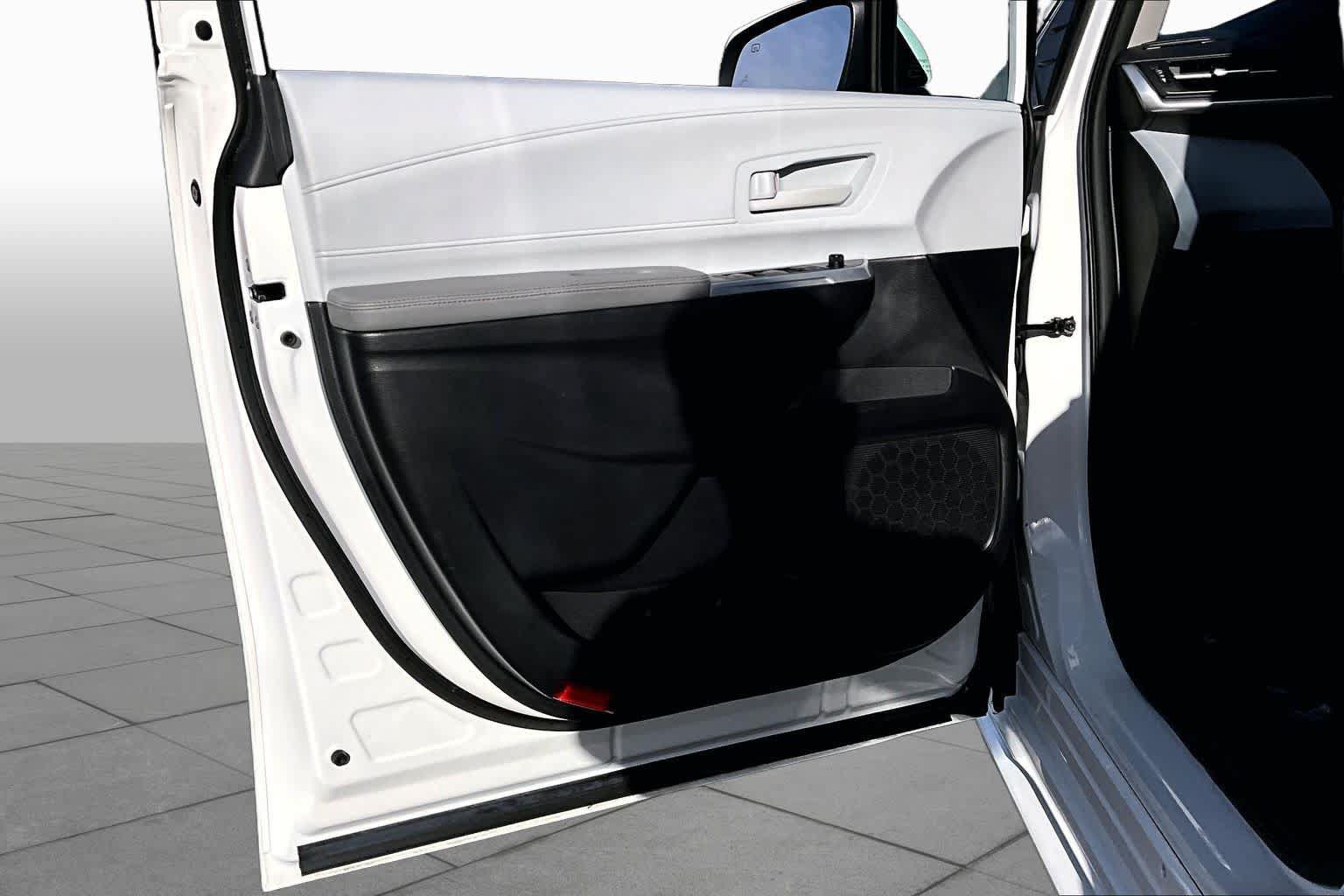 Certified 2025 Toyota Sienna LE FWD image 21
