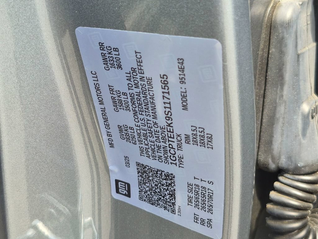 Used 2025 Chevrolet Colorado Trail Boss AWD/4WD image 29