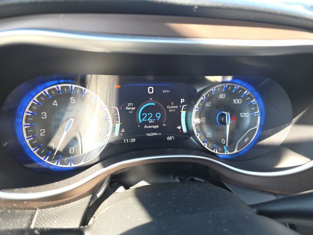 Used 2018 Chrysler Pacifica Touring-L Plus FWD image 4