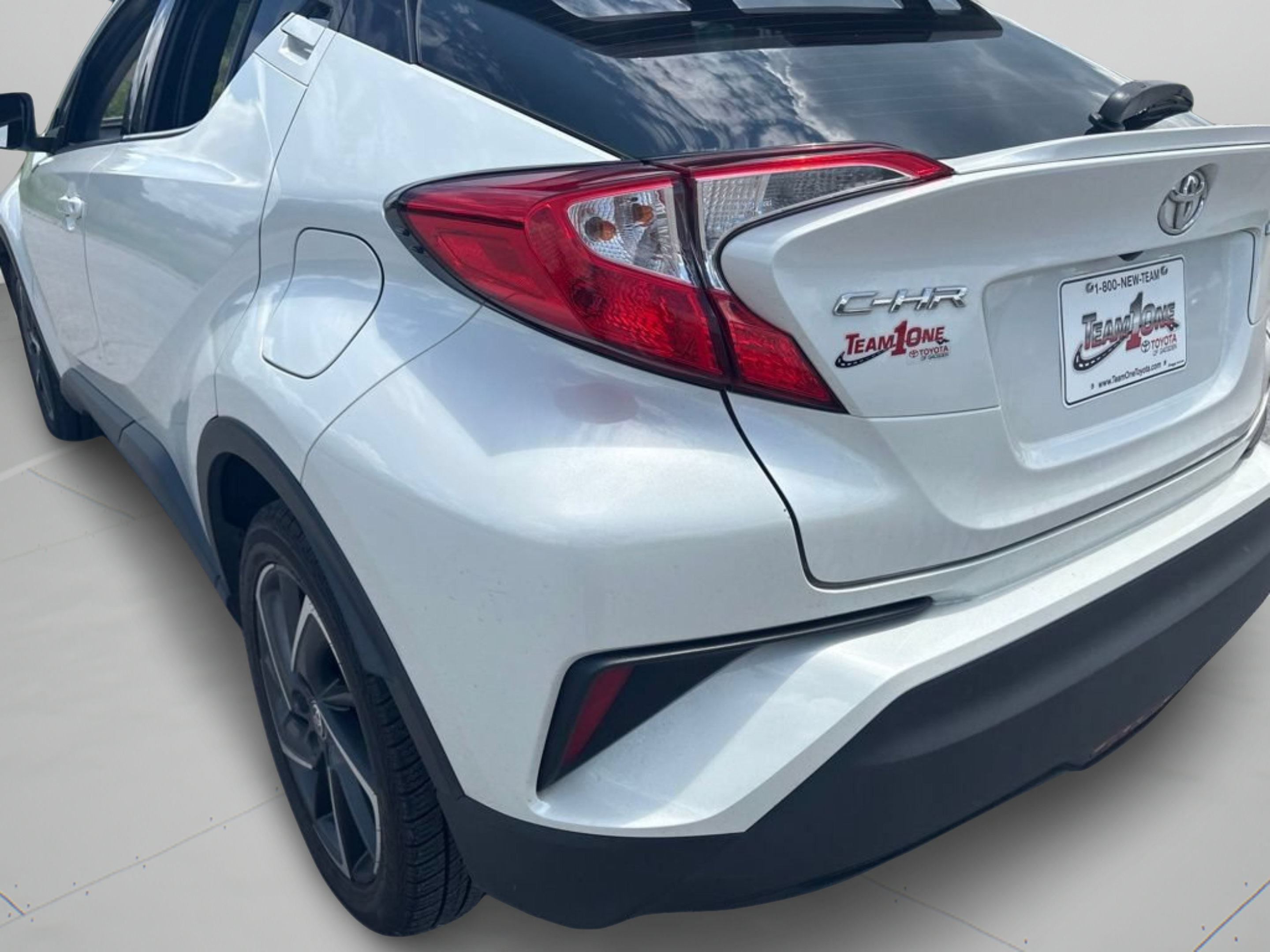 Used 2022 Toyota C-HR Limited FWD image 31