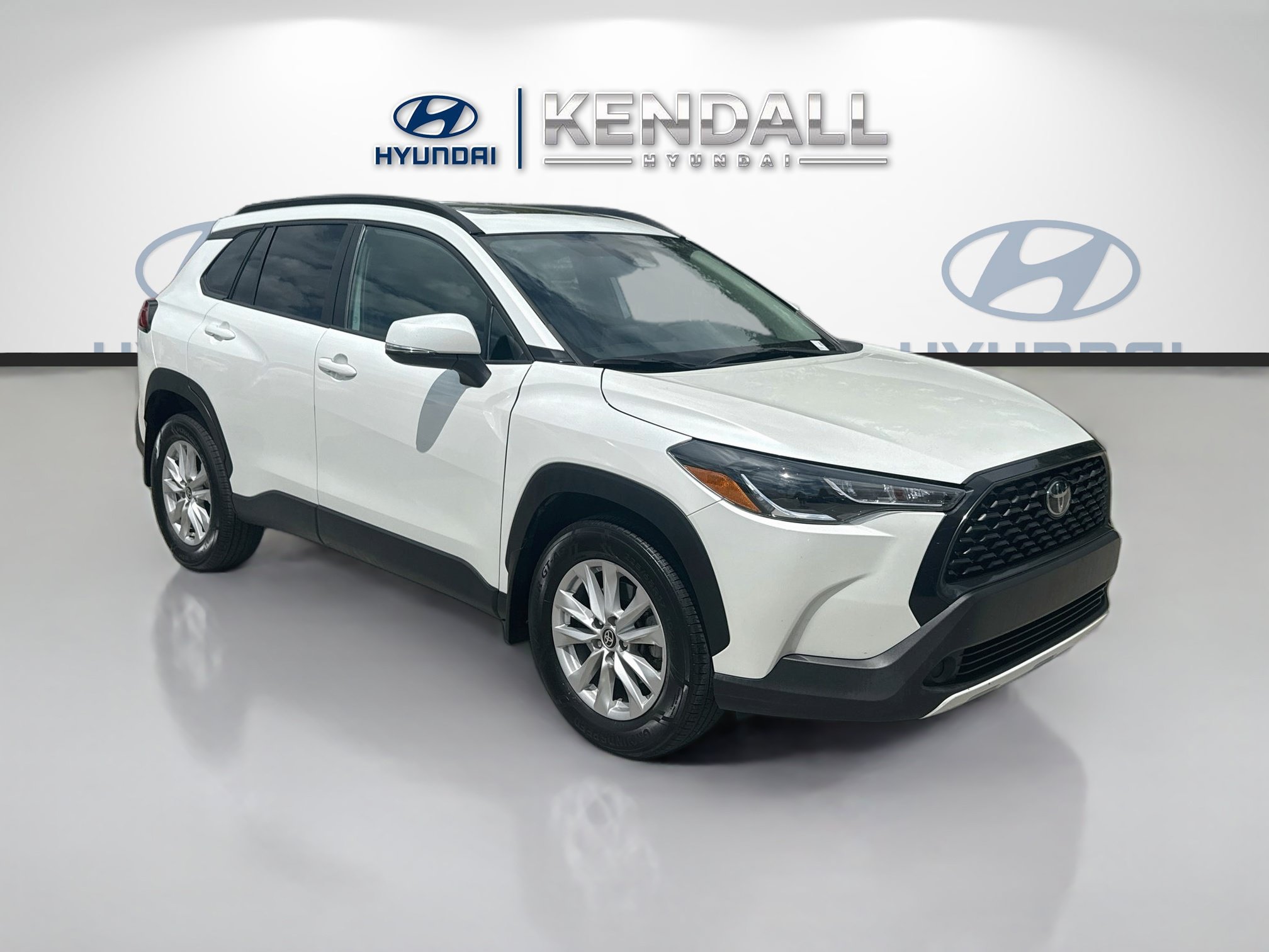 Used 2024 Toyota Corolla Cross LE w/ Moonroof Package FWD image 1