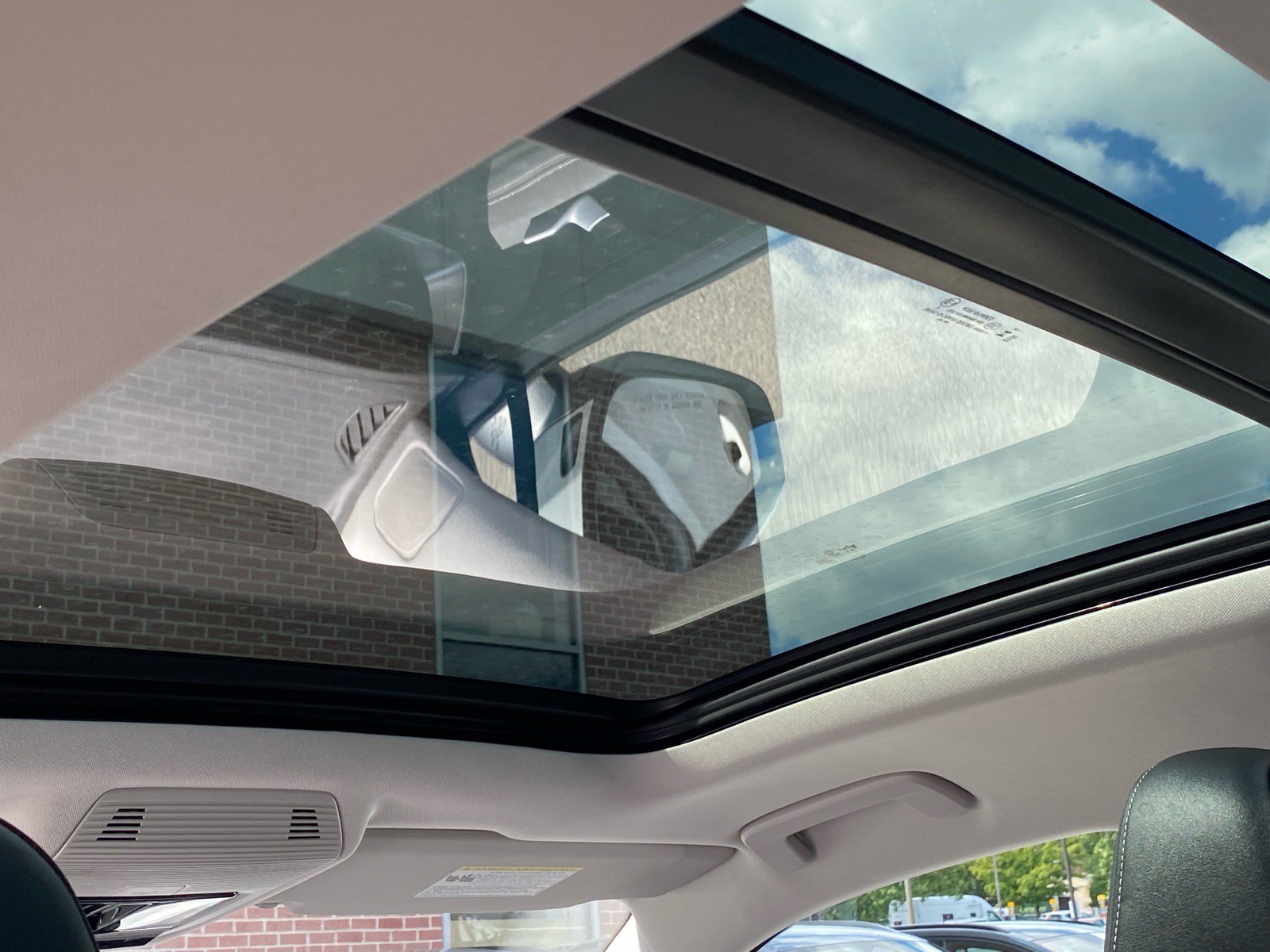 Certified 2026 Volkswagen Tiguan SE AWD/4WD image 18