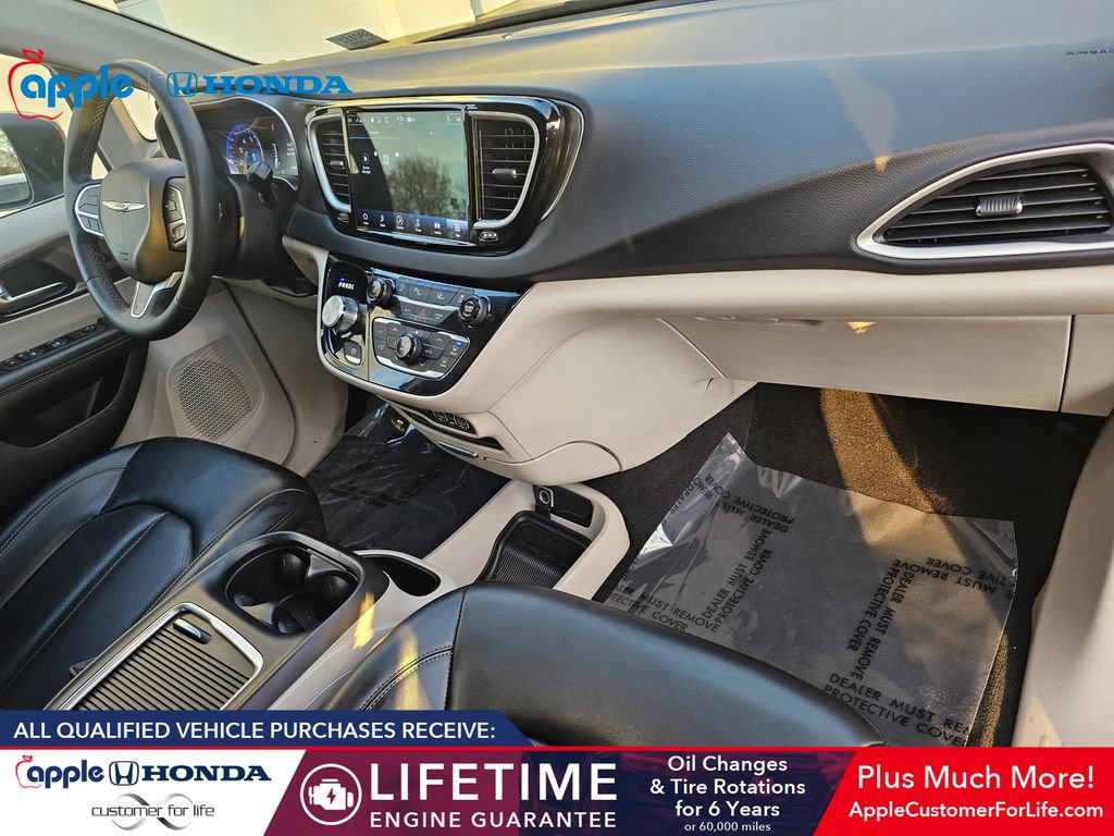 Used 2023 Chrysler Pacifica Touring-L image 24