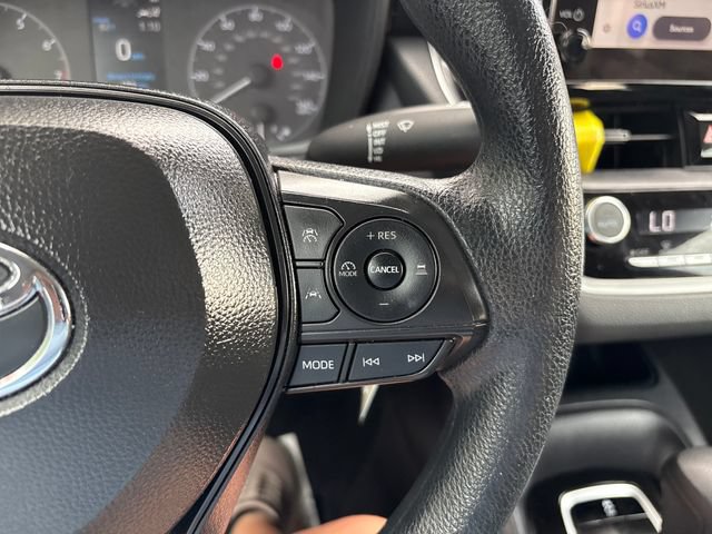 Used 2025 Toyota Corolla LE FWD image 12