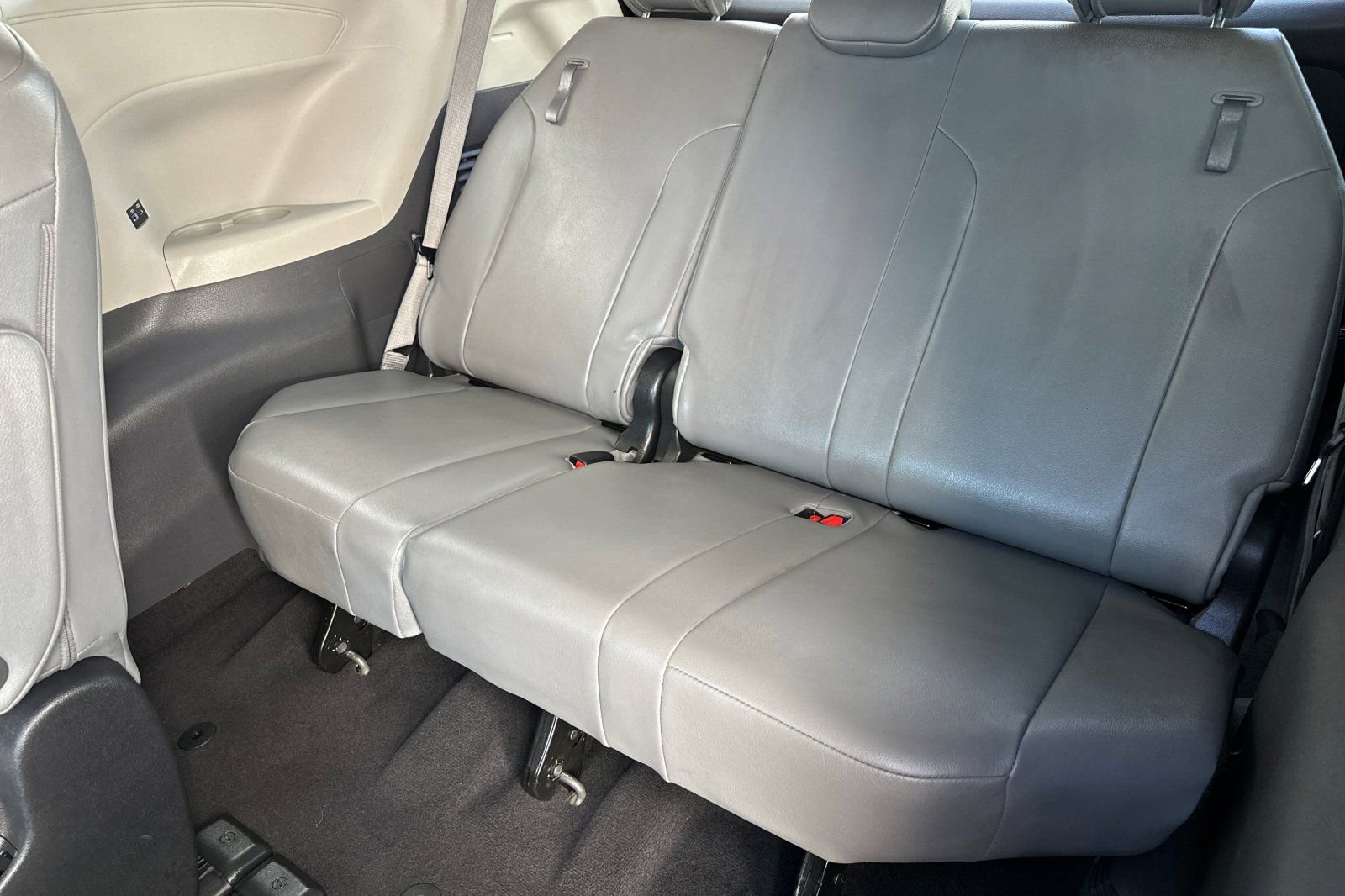 Certified 2022 Toyota Sienna XLE image 16