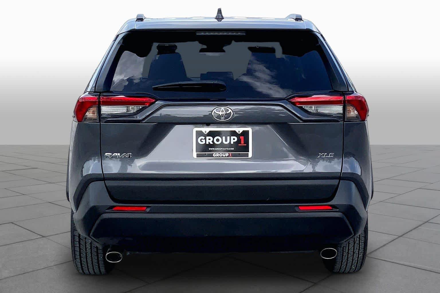 Used 2021 Toyota RAV4 XLE FWD image 5
