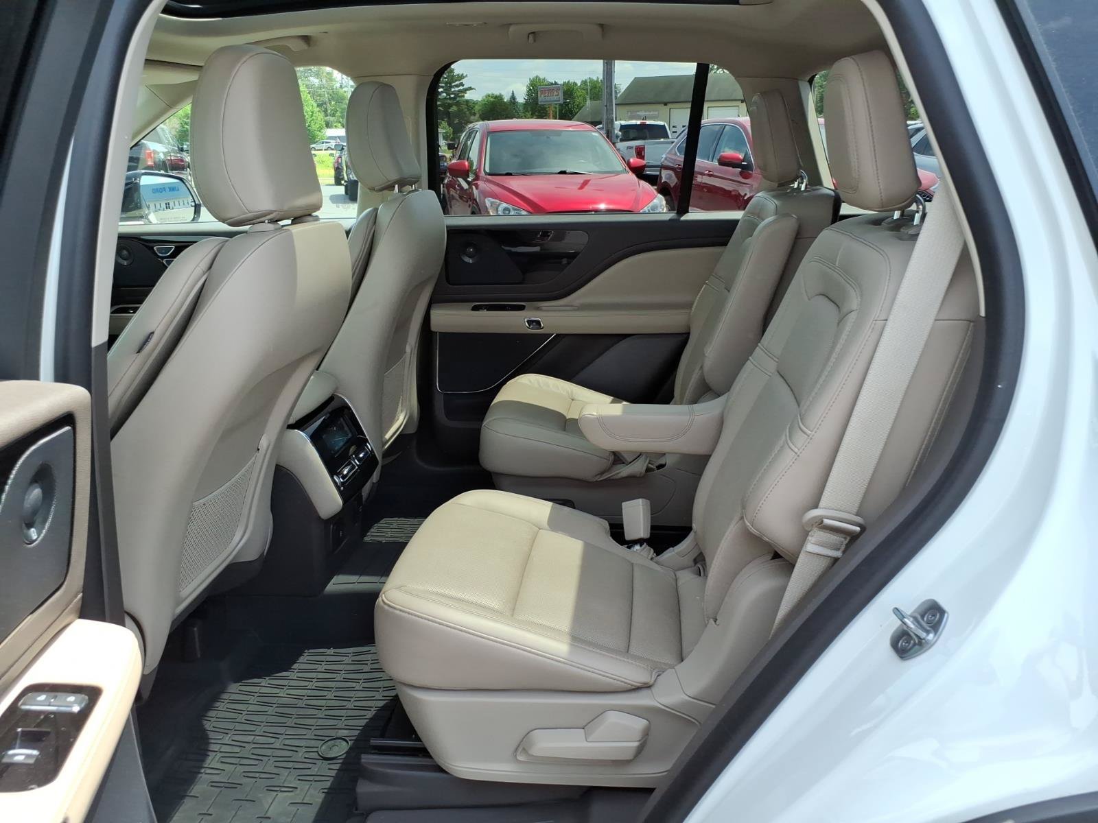 Used 2021 Lincoln Aviator Reserve w/ Elements Package Plus AWD/4WD image 14