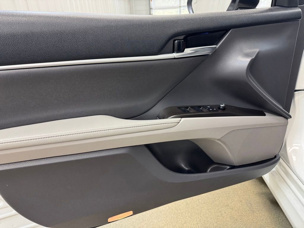 Used 2021 Toyota Camry XLE FWD image 8