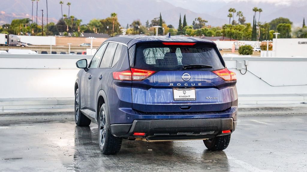 Used 2024 Nissan Rogue SV image 7