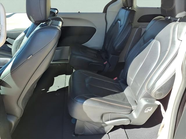 Used 2020 Chrysler Pacifica Touring-L Plus image 18