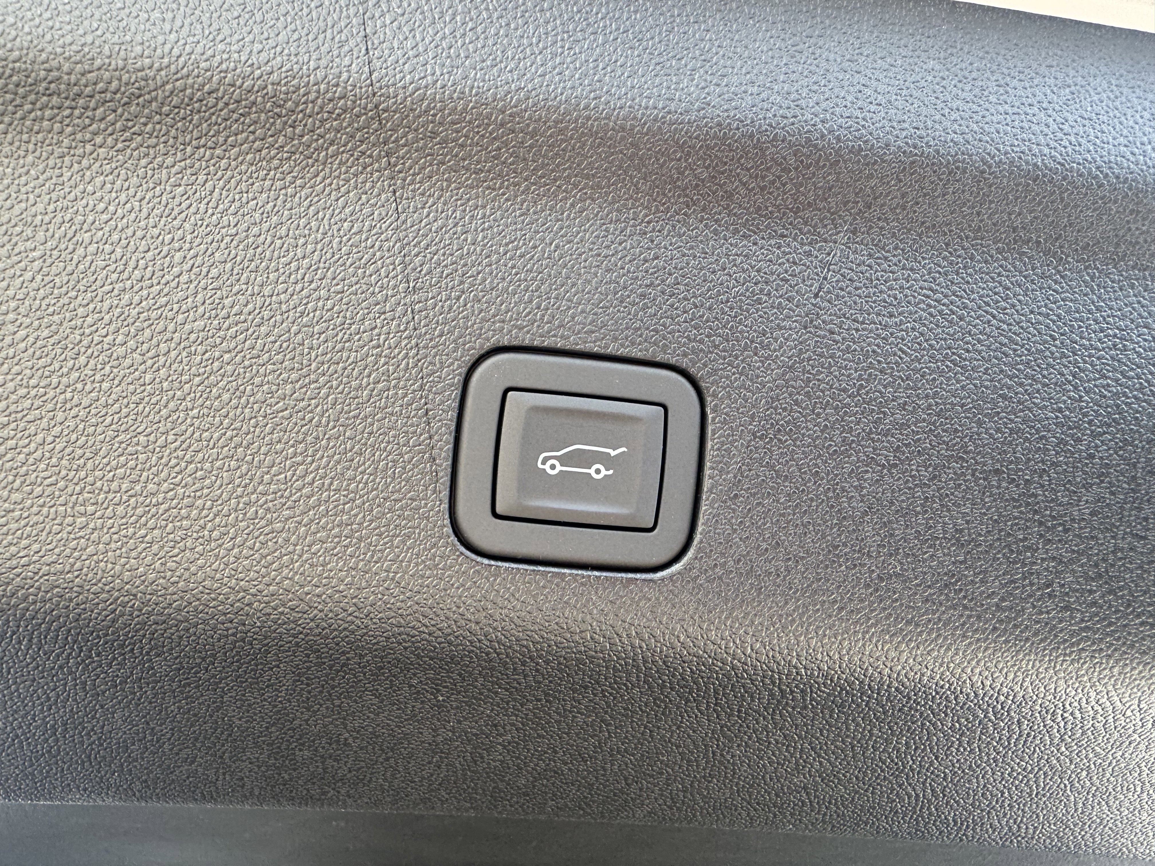 New 2026 GMC Yukon Elevation image 8