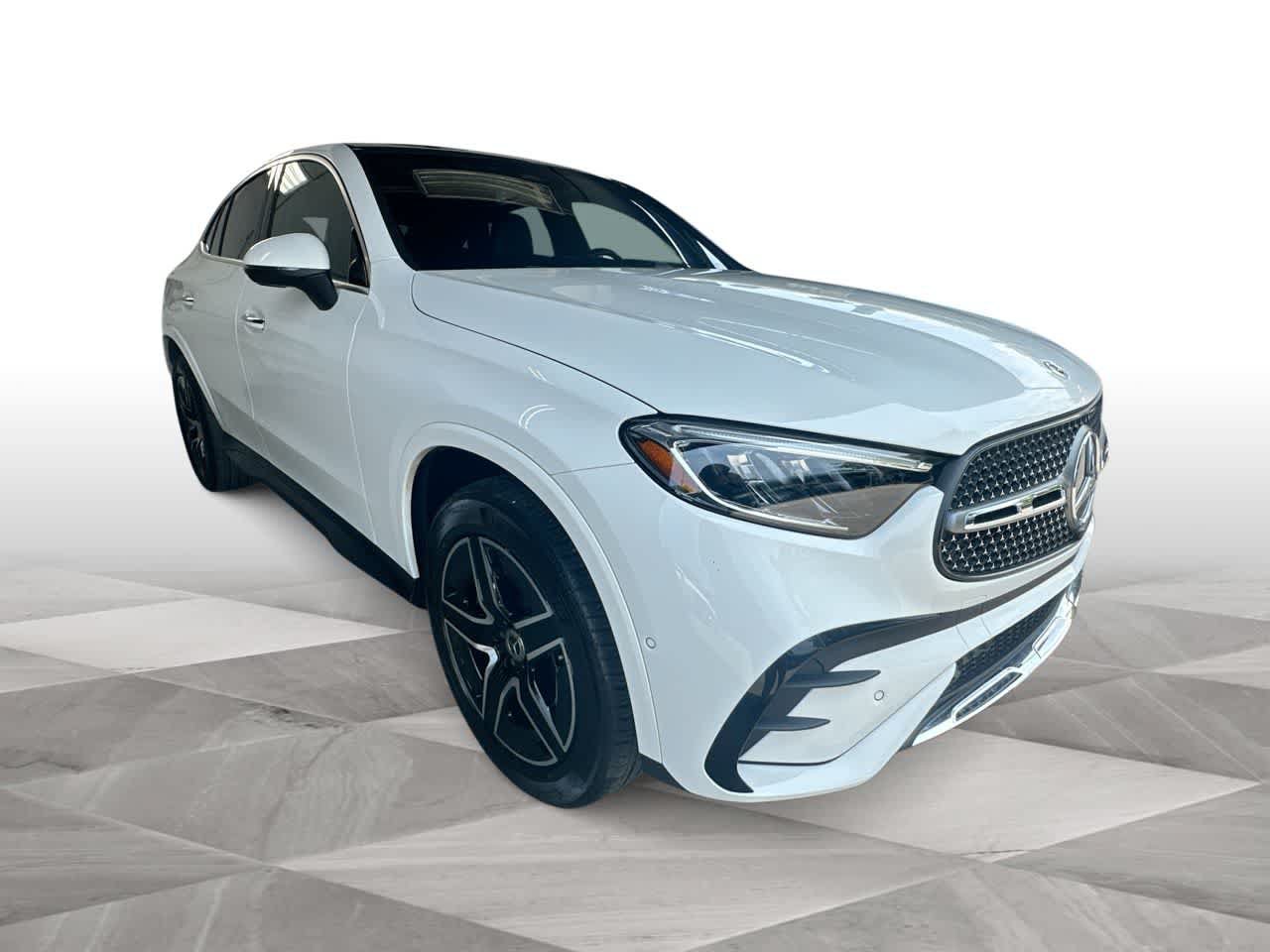 Used 2025 Mercedes-Benz GLC 300 4MATIC w/ AMG Line image 2