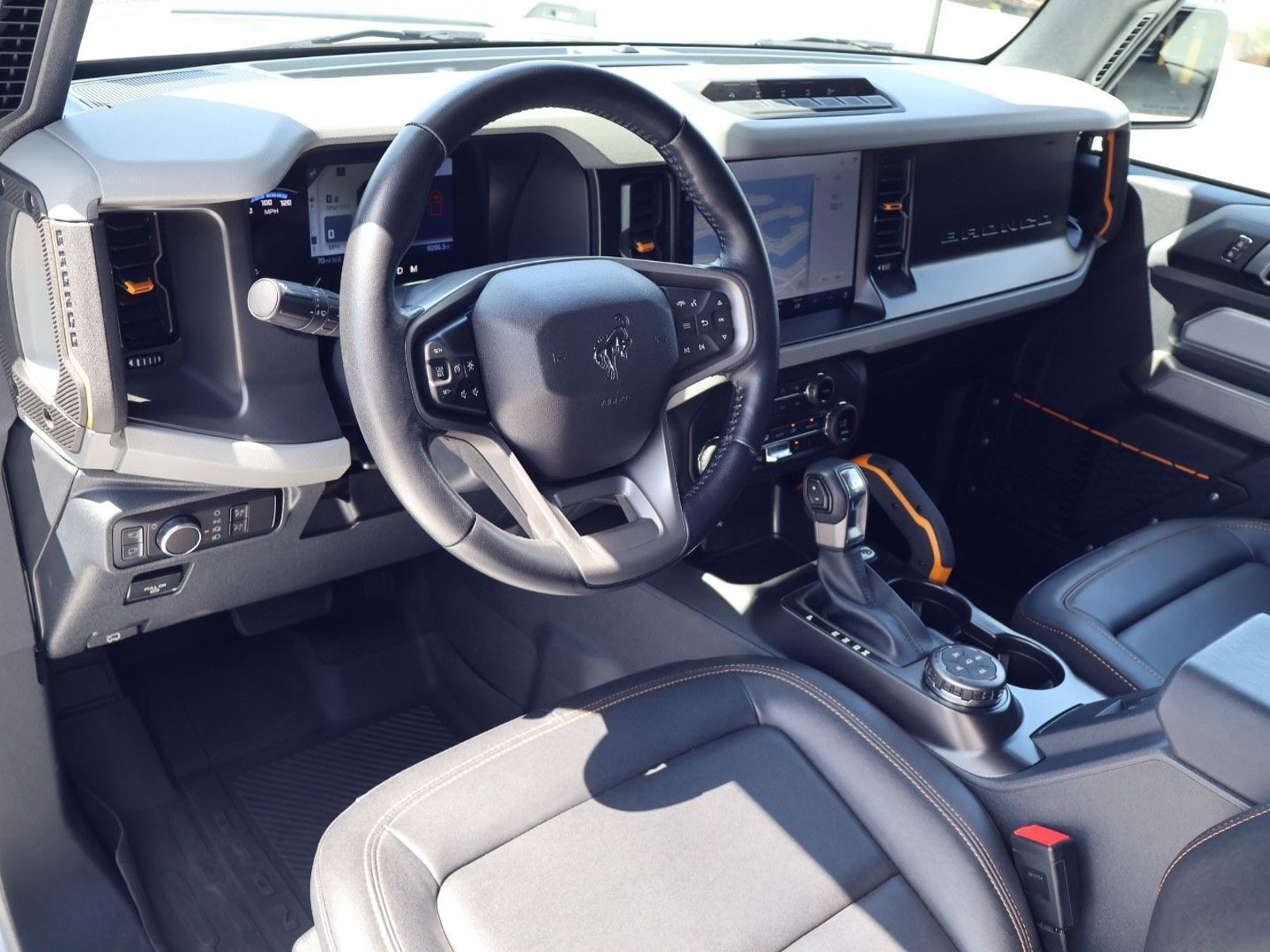 Used 2023 Ford Bronco Badlands w/ Sasquatch Package AWD/4WD image 4