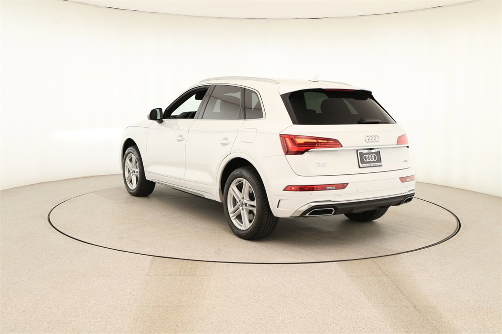 Used 2024 Audi Q5 e Premium w/ Convenience Package image 4