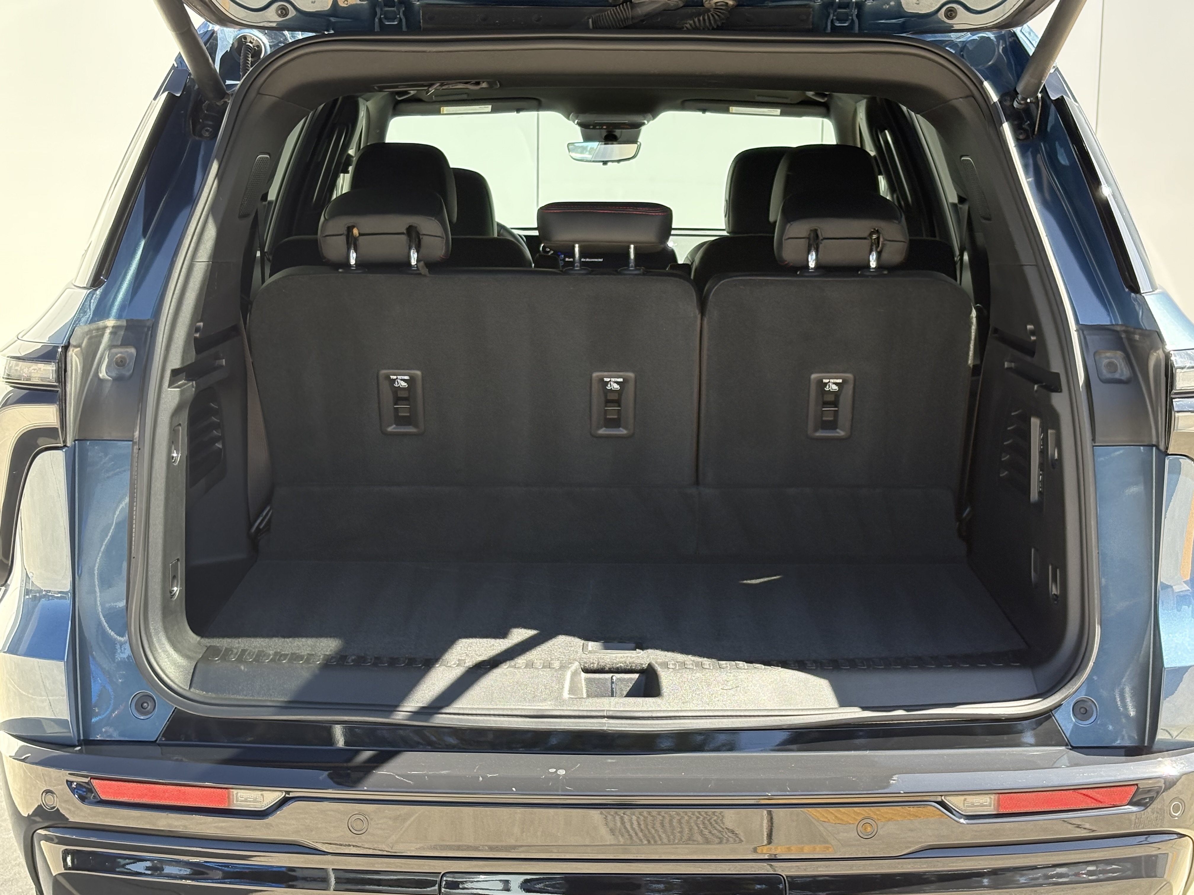 Used 2025 Chevrolet Traverse RS AWD/4WD image 9