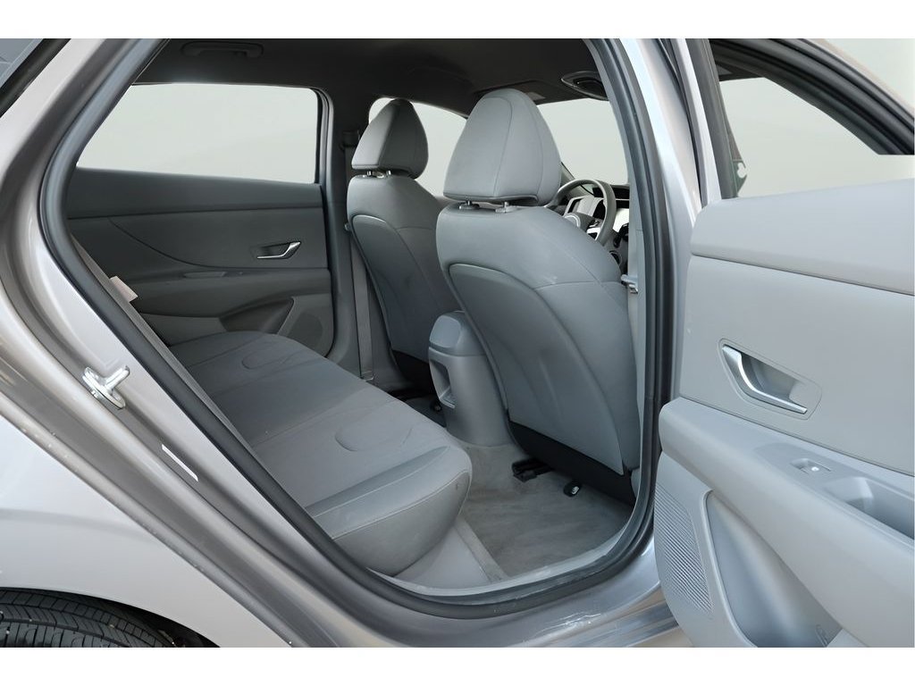 Used 2025 Hyundai Elantra SE FWD image 12