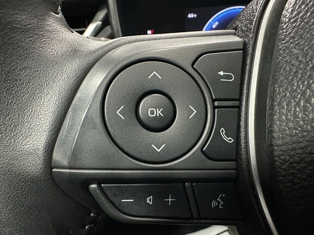 Used 2025 Toyota Corolla Cross XSE w/ Convenience Package image 18