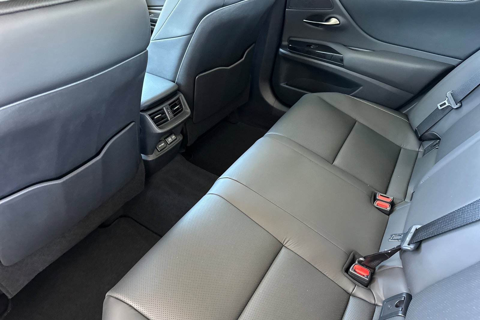 Used 2025 Lexus ES 300h w/ Premium Package FWD image 12