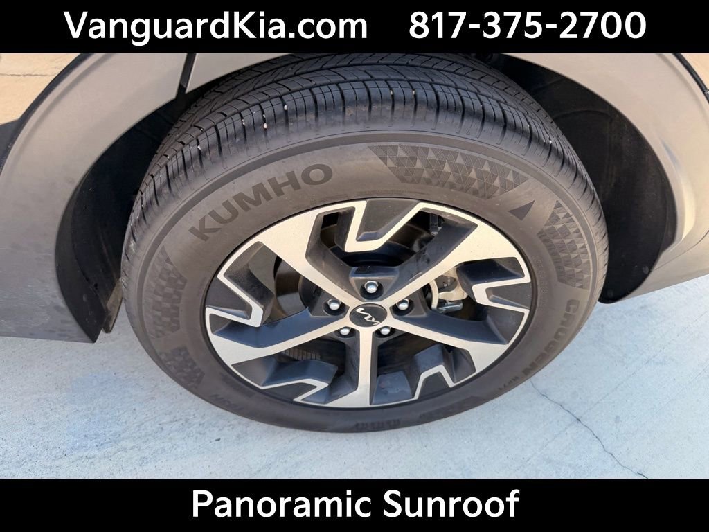 Certified 2025 Kia Sportage EX w/ Premium Package image 9