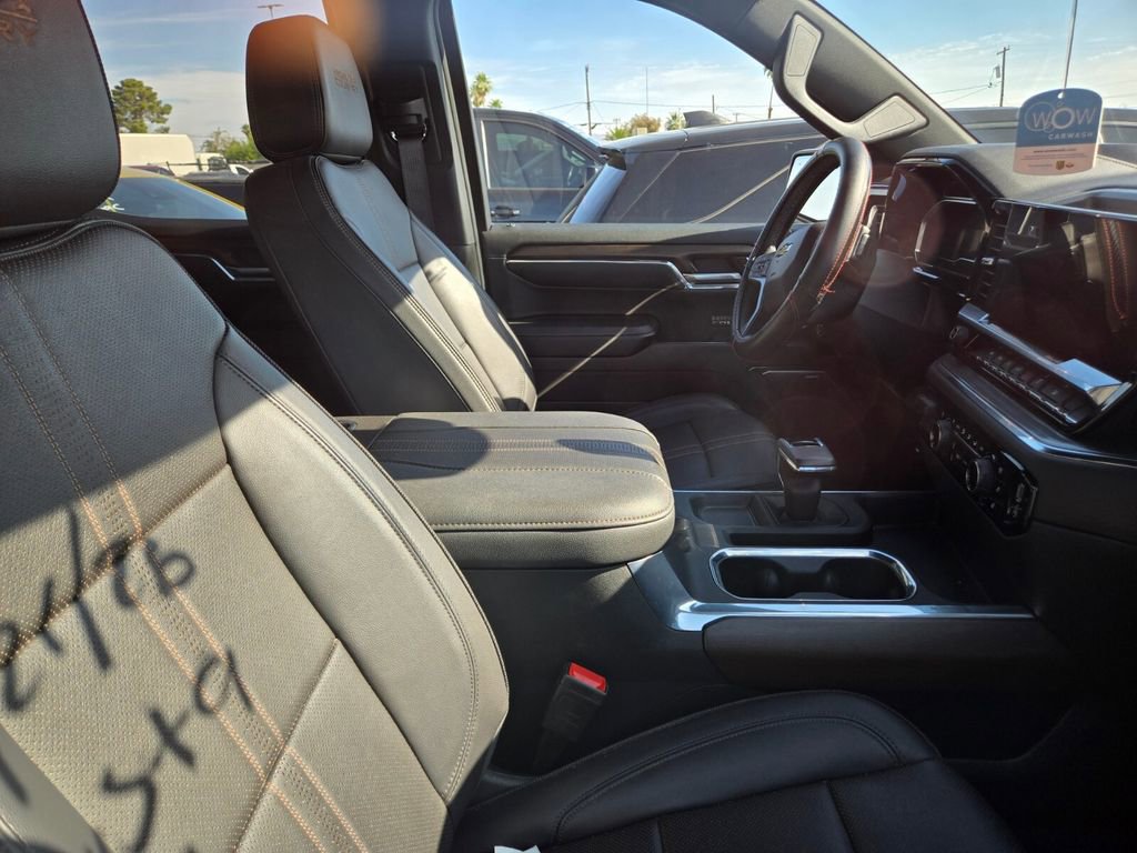 Used 2024 Chevrolet Silverado 1500 High Country w/ High Country Premium Package AWD/4WD image 4