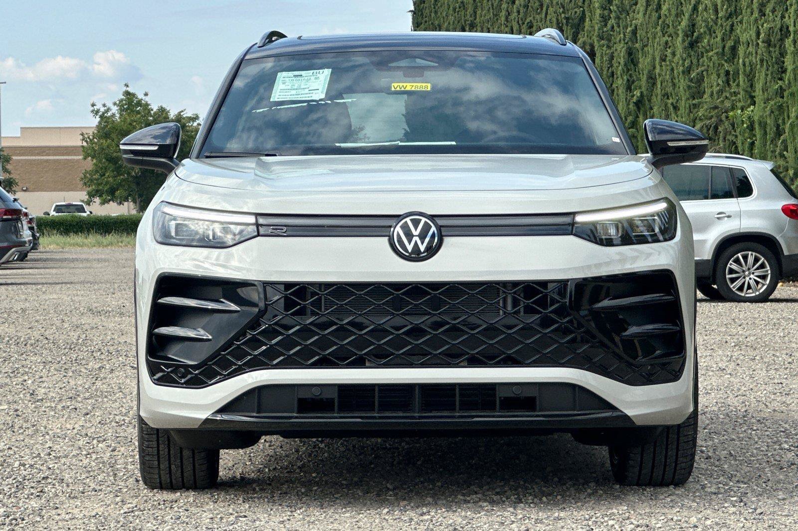 New 2026 Volkswagen Tiguan SE R-Line FWD image 8