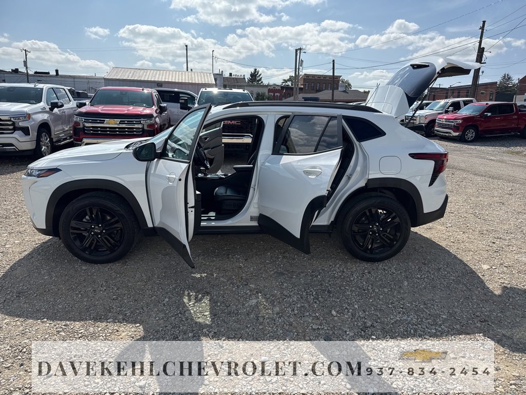 Used 2025 Chevrolet Trax ACTIV w/ Sunroof Package image 27